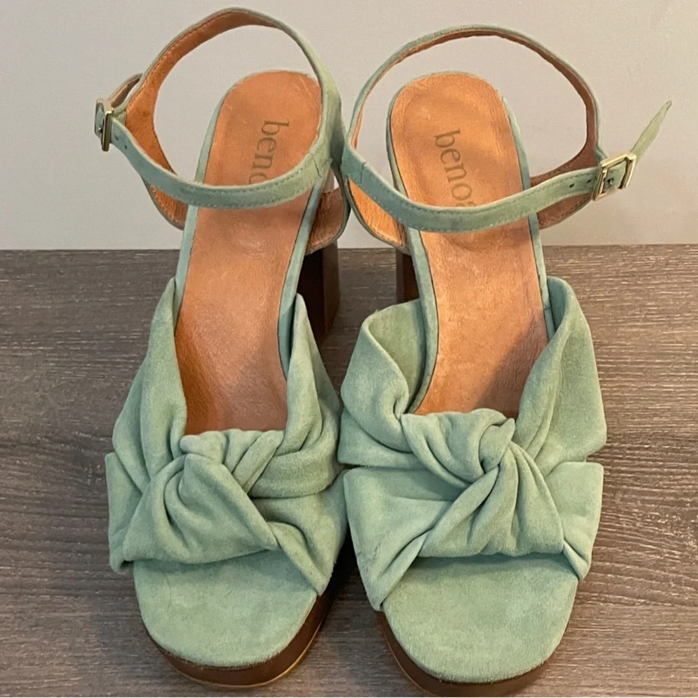 🌿✨BENOA Sage Green Suede Platform Heels - Picture 8 of 11
